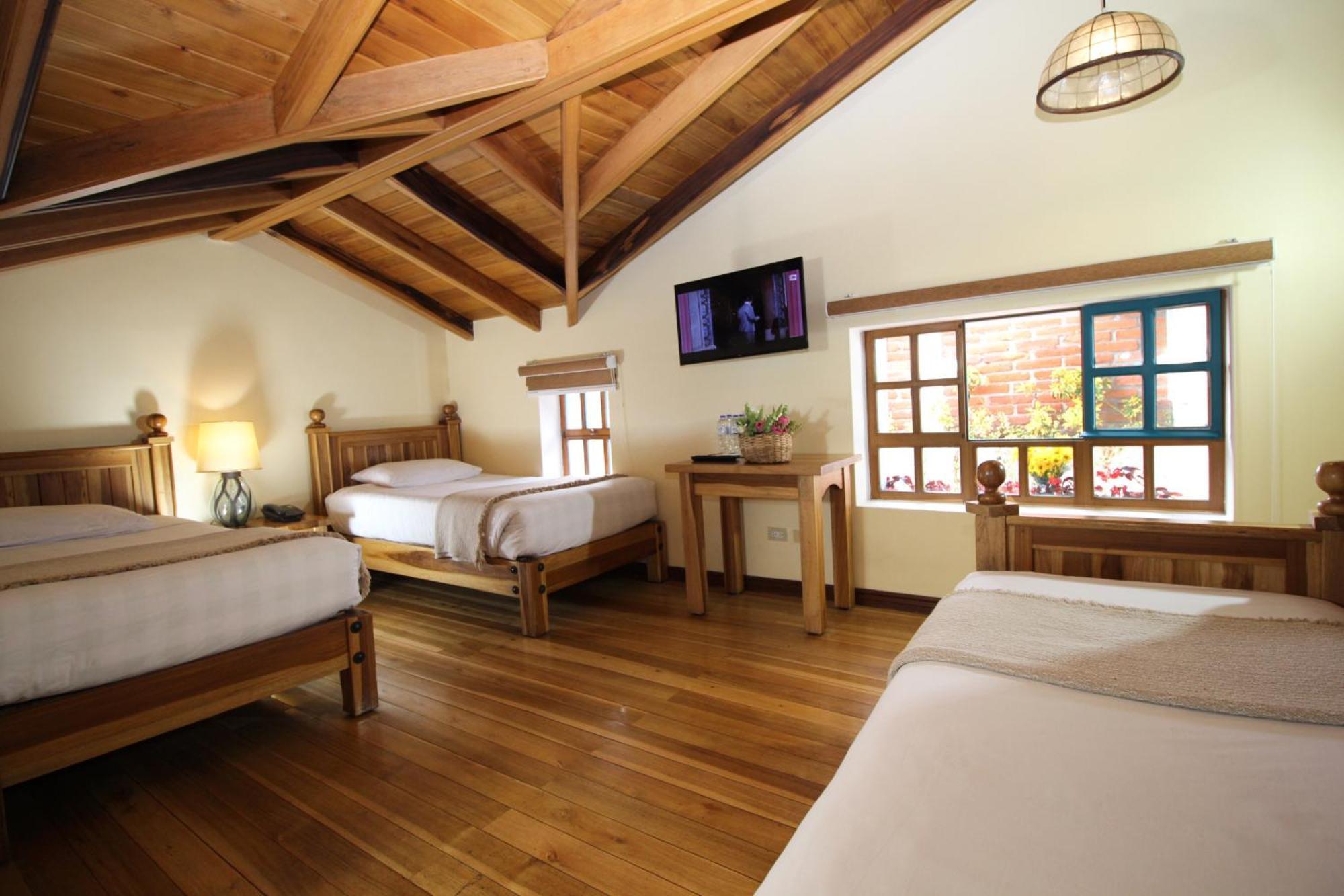 Hotel Vieja Cuba Кито Экстерьер фото