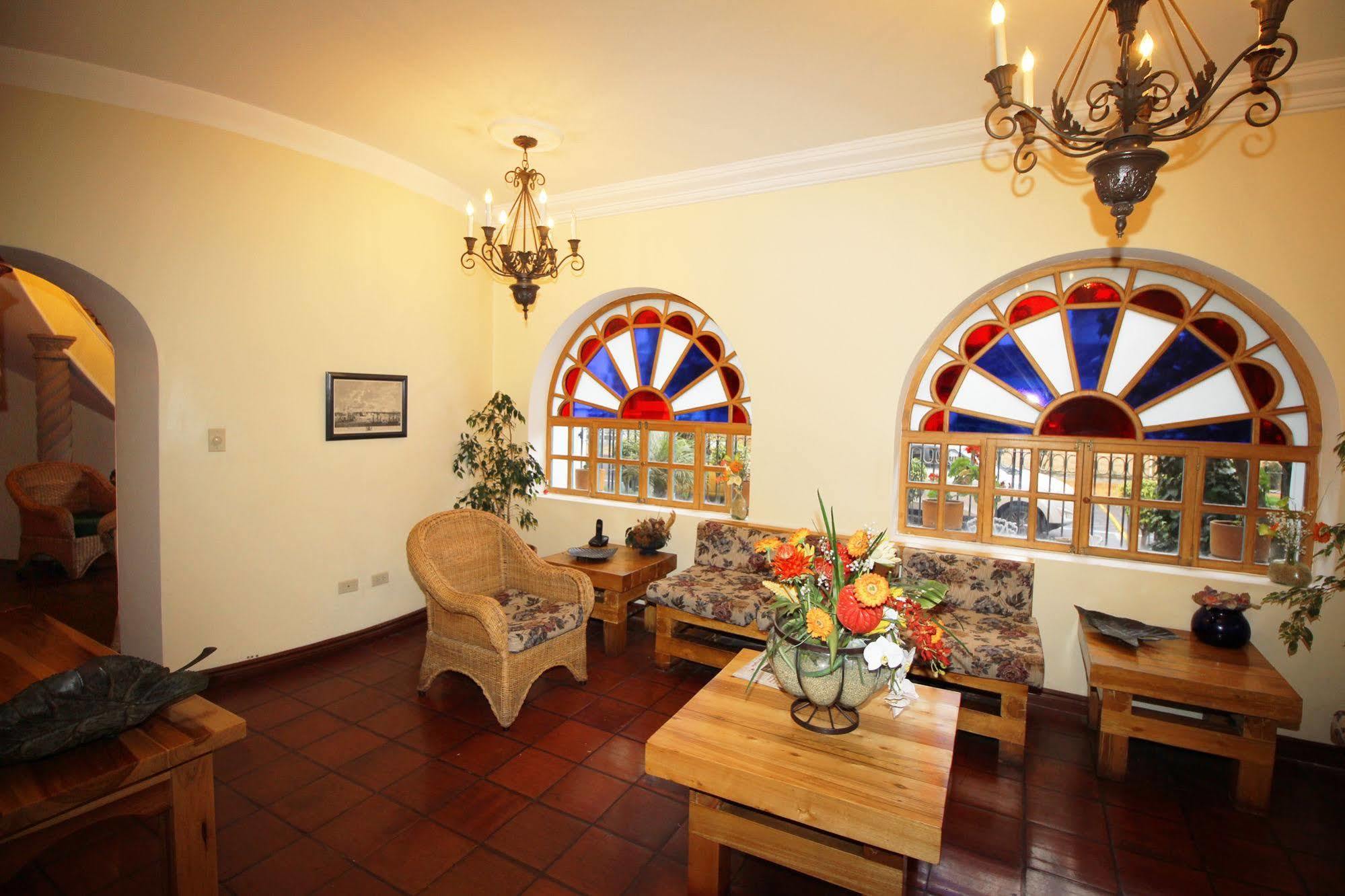 Hotel Vieja Cuba Кито Экстерьер фото